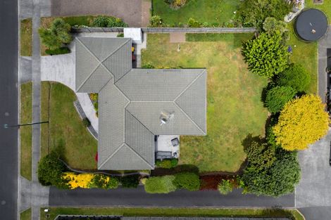 Photo of property in 19 Waiwherowhero Drive, St Andrews, Hamilton, 3200