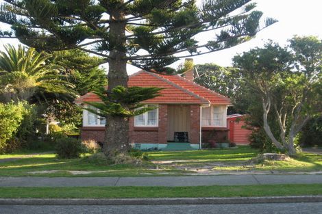 Photo of property in 24 Kapiti Crescent, Titahi Bay, Porirua, 5022
