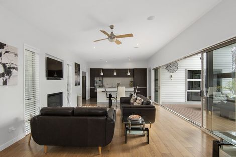 Photo of property in 33 Oceana Drive, Welcome Bay, Tauranga, 3175