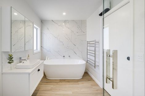 Photo of property in 9a Church Road, Taradale, Napier, 4112