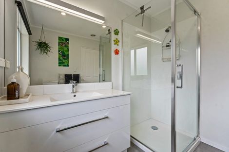 Photo of property in 19 Rosella Grove, Waimauku, 0812