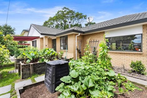 Photo of property in 3 Carling Avenue, Massey, Auckland, 0614