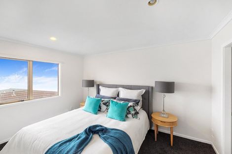 Photo of property in 17 Sirsi Terrace, Broadmeadows, Wellington, 6035