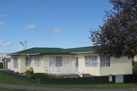 Photo of property in 30 Miro Street, Castlecliff, Whanganui, 4501