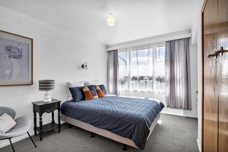 Photo of property in 8 Kitchener Terrace, Moturoa, New Plymouth, 4310