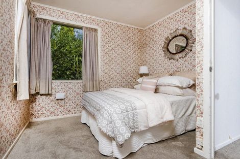 Photo of property in 70 Chivalry Road, Glenfield, Auckland, 0629