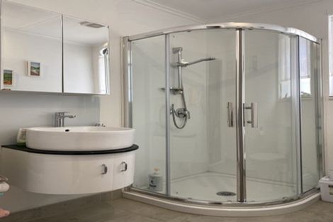 Photo of property in 2/8 Valdale Road, Henderson, Auckland, 0610