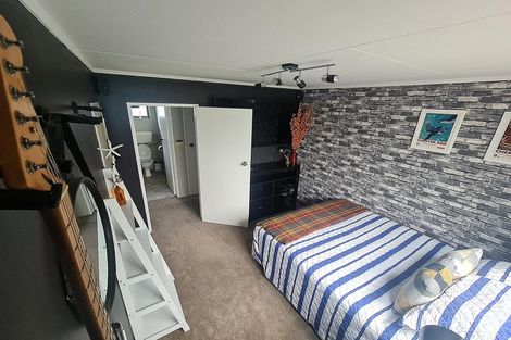 Photo of property in 2 Epping Place, Richmond Heights, Taupo, 3330