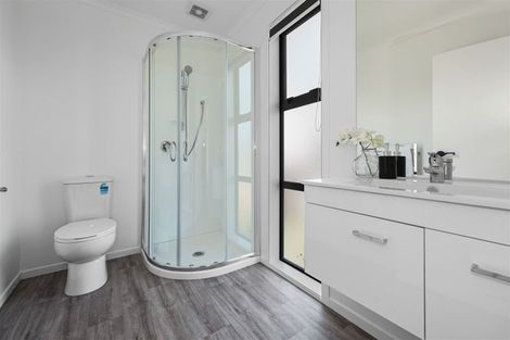 Photo of property in 1/2 Searancke Place, Fairfield, Hamilton, 3214