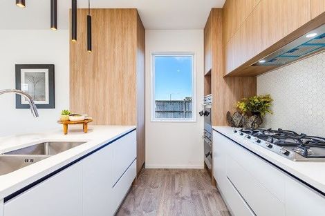 Photo of property in 12 Len Ireland Drive, Kumeu, 0810