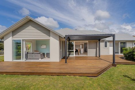 Photo of property in 37 Longreach Drive, Cooks Beach, Whitianga, 3591