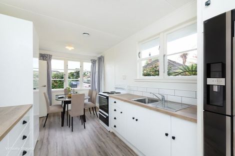 Photo of property in 33 Crewe Crescent, Hokowhitu, Palmerston North, 4410