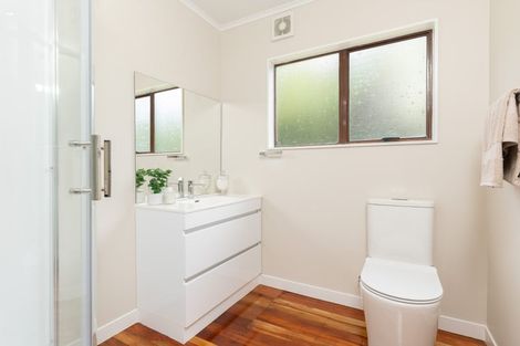 Photo of property in 6a Stella Grove, Newlands, Wellington, 6037