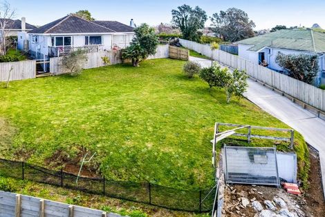 Photo of property in 180 Seaview Road, Westown, New Plymouth, 4310