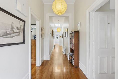 Photo of property in 9 West Road, Northland, Wellington, 6012