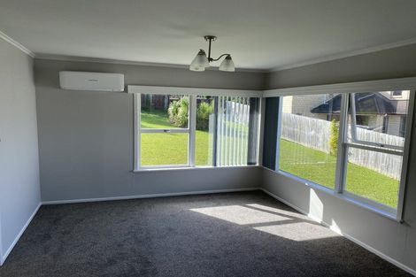 Photo of property in 2/23 Dallinghoe Crescent, Milford, Auckland, 0620