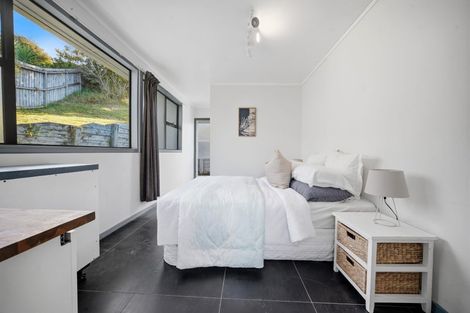 Photo of property in 10 Celeste Place, Totara Vale, Auckland, 0627