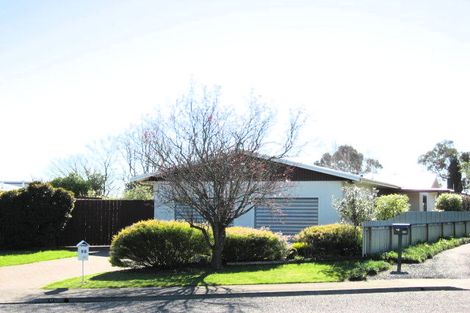 Photo of property in 17 Rush Place, Havelock North, 4130