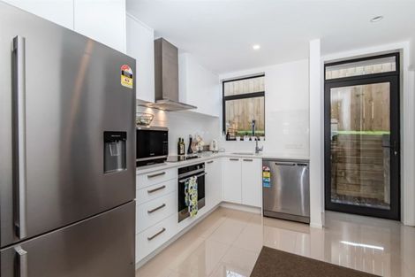 Photo of property in 16/15 Chivalry Road, Glenfield, Auckland, 0629