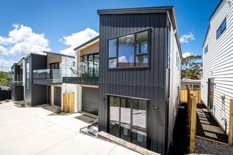 Photo of property in 16c Madison Place, Forrest Hill, Auckland, 0620