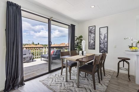 Photo of property in 12 Orewa Heights Crescent, Orewa, 0931