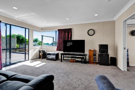 Photo of property in 20 Kellyville Heights, Merrilands, New Plymouth, 4312