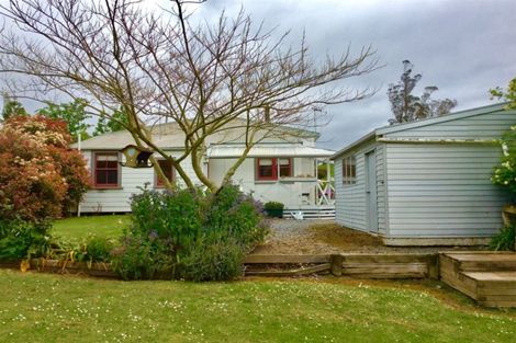 Photo of property in 6 Paraekaretu Street, Hunterville, 4730