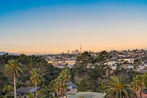 Photo of property in 10 San Fernando Way, Henderson, Auckland, 0612