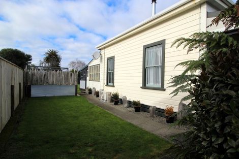 Photo of property in 26 Ross Street, Woodville, 4920
