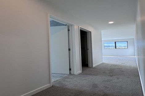 Photo of property in 130 Skulander Crescent, Orewa, 0931