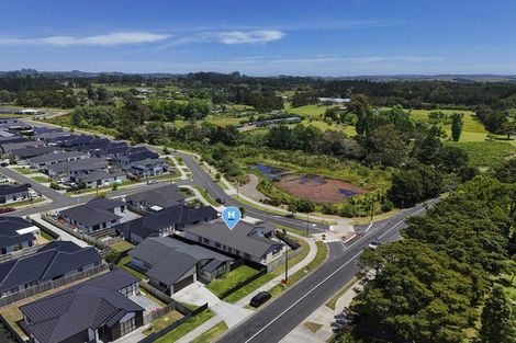 Photo of property in 1 Mcindoe Road, Kumeu, 0810