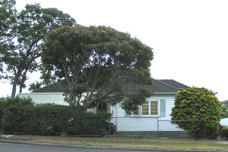 Photo of property in 2/37 Onewa Road, Northcote, Auckland, 0627