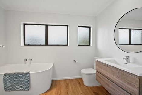 Photo of property in 60 Karina Road, Merrilands, New Plymouth, 4312