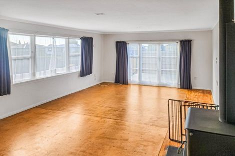 Photo of property in 11 Carlisle Street, Levin, 5510