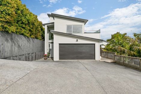 Photo of property in 2b St Clair Place, Browns Bay, Auckland, 0630