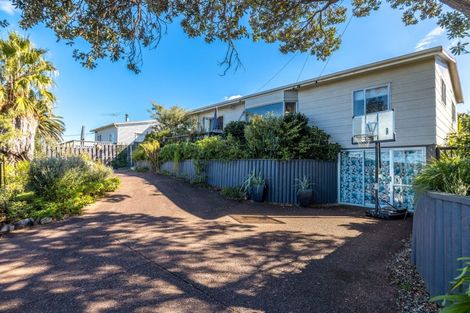 Photo of property in 17 Wellington Road, Surfdale, Waiheke Island, 1081