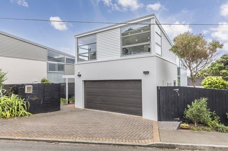 Photo of property in 32 Mantell Street, Seatoun, Wellington, 6022