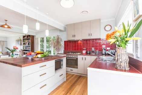 Photo of property in 18 Kervil Avenue, Te Atatu Peninsula, Auckland, 0610