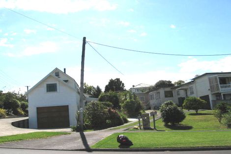 Photo of property in 1/2 Rewi Street, Torbay, Auckland, 0630