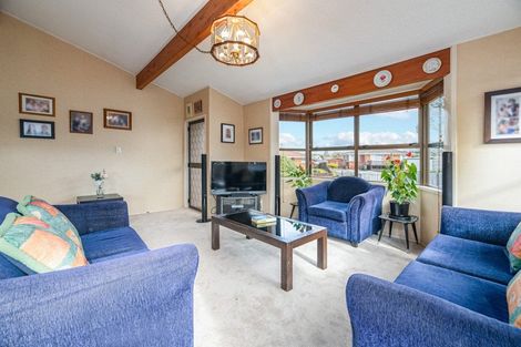 Photo of property in 3 Foyle Place, Glendene, Auckland, 0602