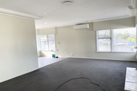 Photo of property in 5 White Swan Road, Mount Roskill, Auckland, 1041