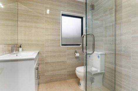 Photo of property in 4225d Great North Road, Glendene, Auckland, 0602