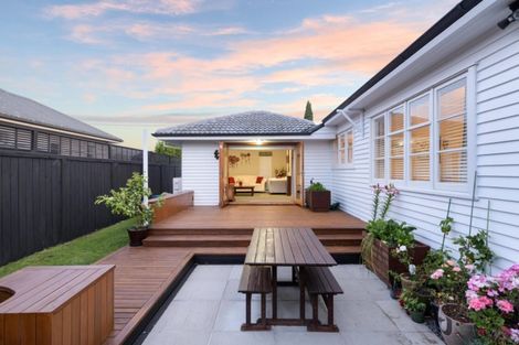 Photo of property in 15 Bernard Street, Avenues, Whangarei, 0110