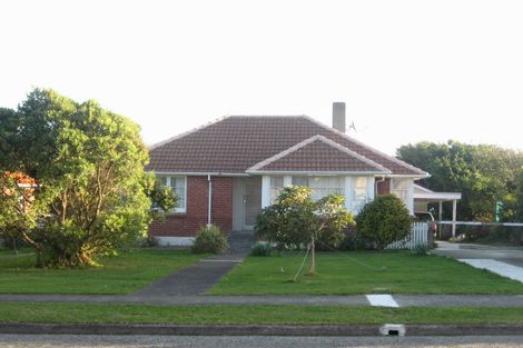 Photo of property in 20 Kapiti Crescent, Titahi Bay, Porirua, 5022