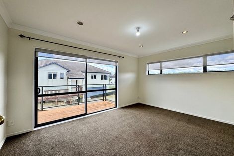 Photo of property in 25 Chieftain Rise, Goodwood Heights, Auckland, 2105