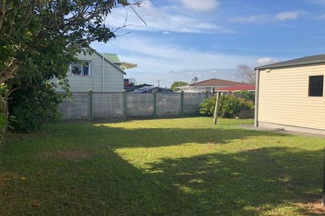 Photo of property in 25 Roberts Avenue, Bayswater, Auckland, 0622