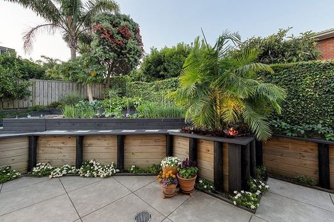 Photo of property in 3a Rossmore Terrace, Murrays Bay, Auckland, 0630