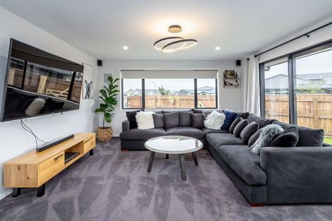 Photo of property in 8 Takahe Drive, Carterton, 5713