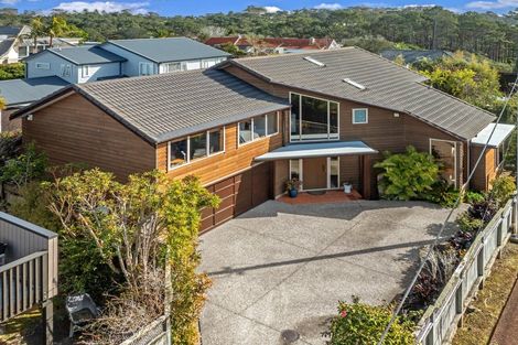 Photo of property in 2/114 Aberdeen Road, Campbells Bay, Auckland, 0620