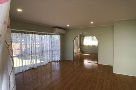 Photo of property in 2/10 Centorian Drive, Windsor Park, Auckland, 0632